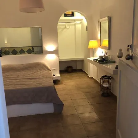 Akrolithos Apartment