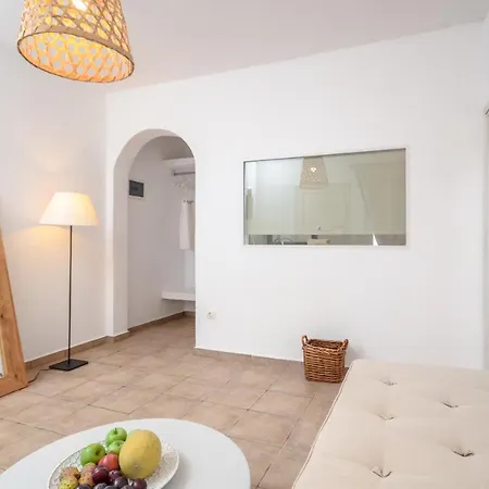 Akrolithos Apartment *